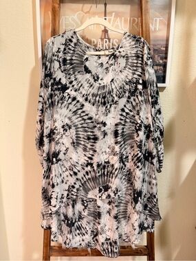 Cato Women’s Black White Abstract Tie Dye High Low Flowy Tunic Top